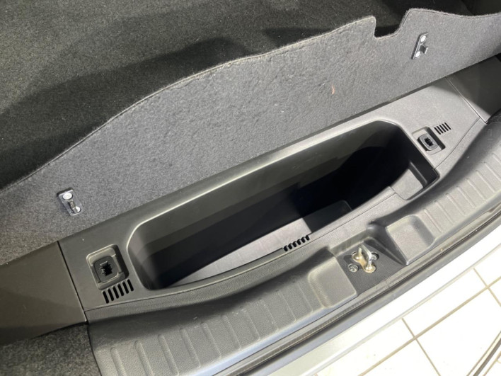 2014 Honda Fit Hybrid DAA-GP6 (UW-69f0213dafb99)[24]