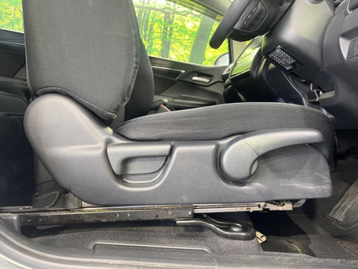 2014 Honda Fit Hybrid DAA-GP6 (UW-69f0213dafb99)[28]