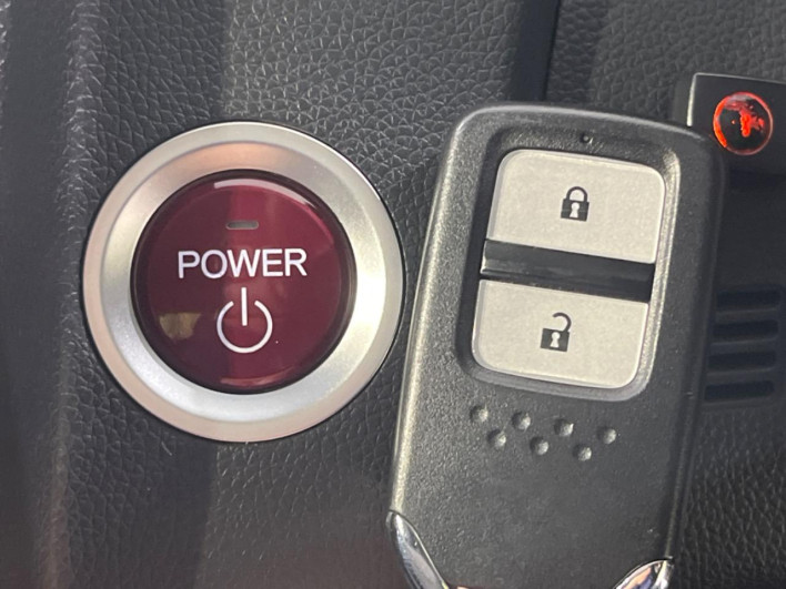 2014 Honda Fit Hybrid DAA-GP6 (UW-69f0213dafb99)[5]