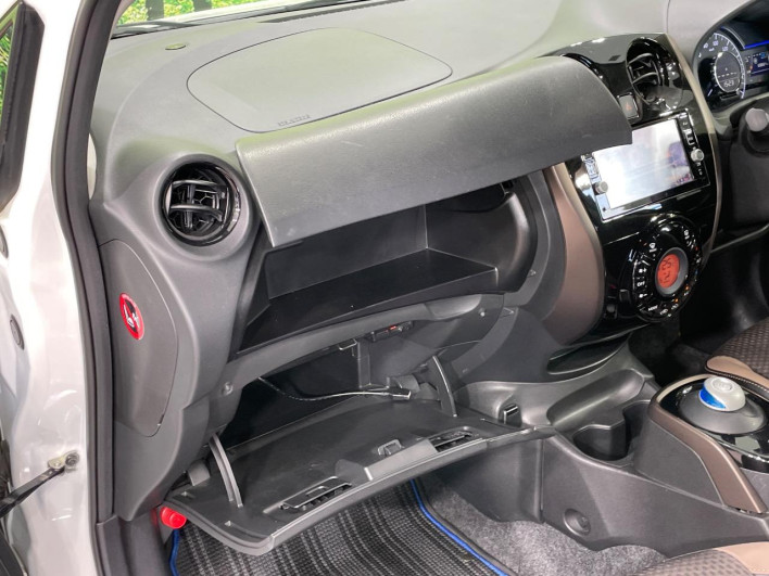 2017 Nissan Note DAA-HE12 (UW-69f0214b76164)[19]