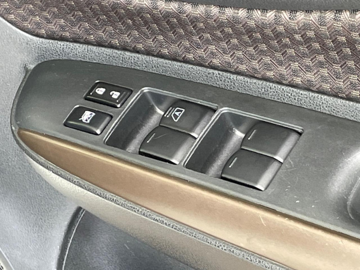 2017 Nissan Note DAA-HE12 (UW-69f0214b76164)[14]