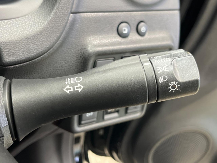 2017 Nissan Note DAA-HE12 (UW-69f0214c9e884)[27]