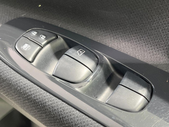 2013 Nissan Serena DAA-HFC26 (UW-69f02151ad5e1)[17]