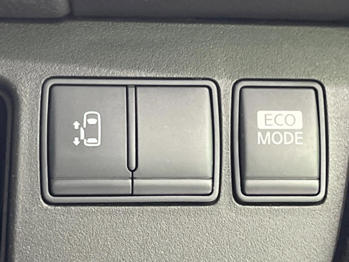 2013 Nissan Serena DAA-HFC26 (UW-69f02151ad5e1)[18]