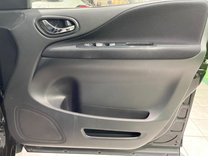 2013 Nissan Serena DAA-HFC26 (UW-69f02151ad5e1)[16]