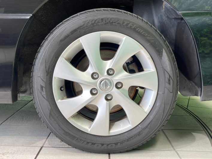 2013 Nissan Serena DAA-HFC26 (UW-69f02151ad5e1)[13]