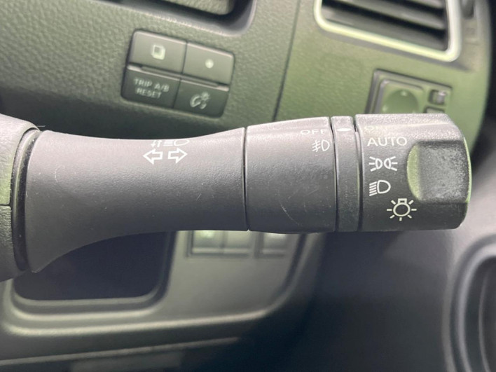 2013 Nissan Serena DAA-HFC26 (UW-69f02151ad5e1)[23]