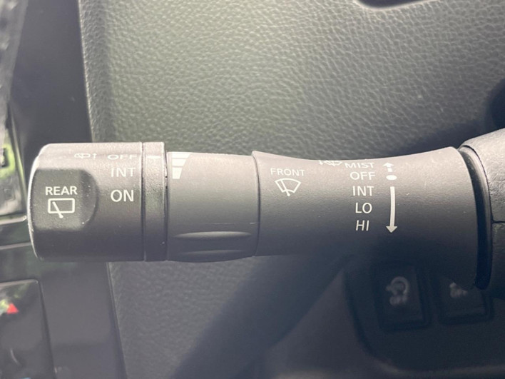 2013 Nissan Serena DAA-HFC26 (UW-69f02151ad5e1)[24]