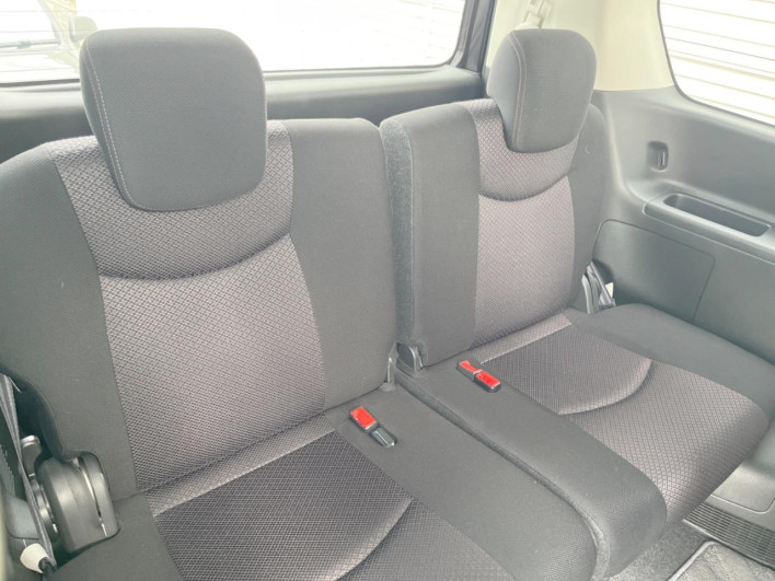 2013 Nissan Serena DAA-HFC26 (UW-69f021528045f)[19]