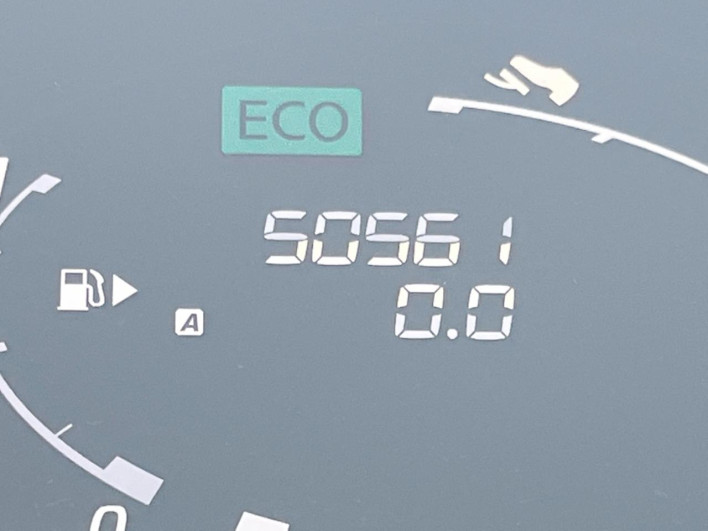 2013 Nissan Serena DAA-HFC26 (UW-69f021528045f)[2]