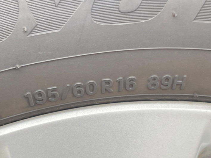 2013 Nissan Serena DAA-HFC26 (UW-69f021528045f)[12]