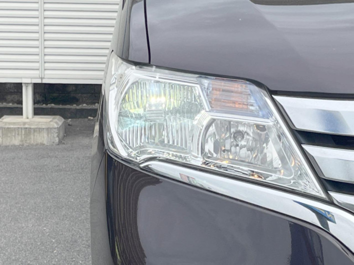 2013 Nissan Serena DAA-HFC26 (UW-69f021528045f)[7]