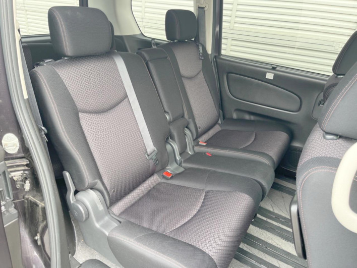 2013 Nissan Serena DAA-HFC26 (UW-69f021528045f)[18]