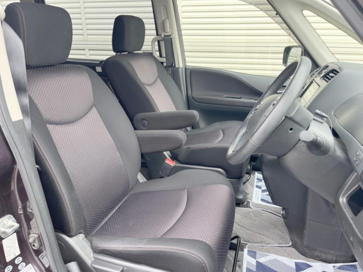 2013 Nissan Serena DAA-HFC26 (UW-69f021528045f)[17]