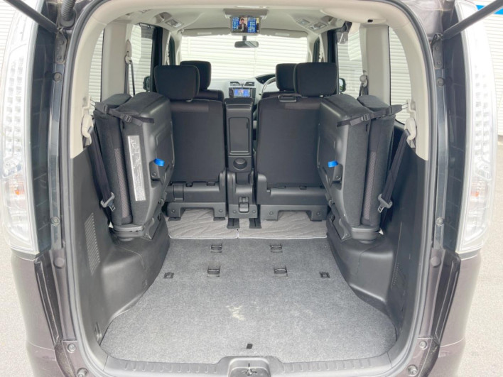 2013 Nissan Serena DAA-HFC26 (UW-69f021528045f)[25]