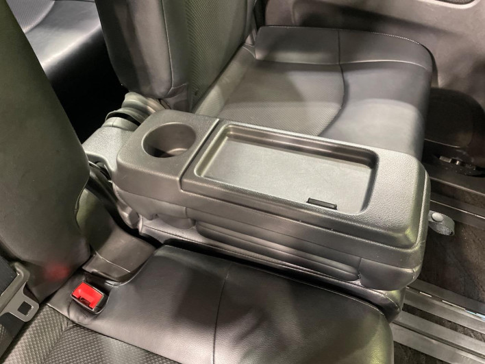 2014 Nissan Serena DAA-HFC26 (UW-69f021528b764)[27]