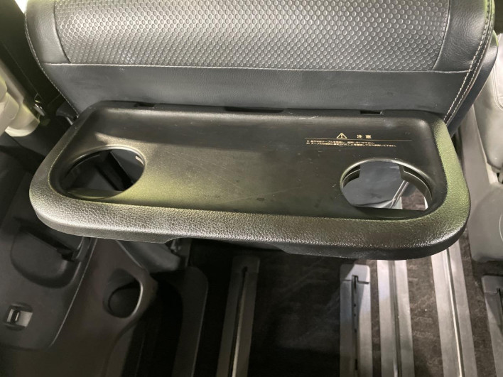 2014 Nissan Serena DAA-HFC26 (UW-69f021528b764)[29]