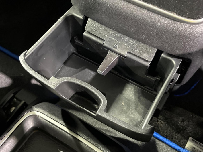 2022 Nissan Serena 6AA-HFC27 (UW-69f021543634e)[23]