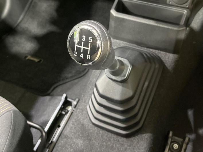 2019 Suzuki Jimny 3BA-JB64W (UW-69f0215604179)[22]