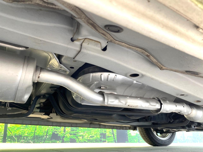 2016 Honda N-BOX CUSTOM DBA-JF1 (UW-69f0215d15d62)[26]