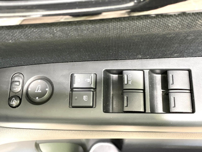 2016 Honda N-BOX CUSTOM DBA-JF1 (UW-69f0215d15d62)[9]