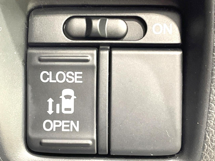 2016 Honda N-BOX CUSTOM DBA-JF1 (UW-69f0215d15d62)[10]