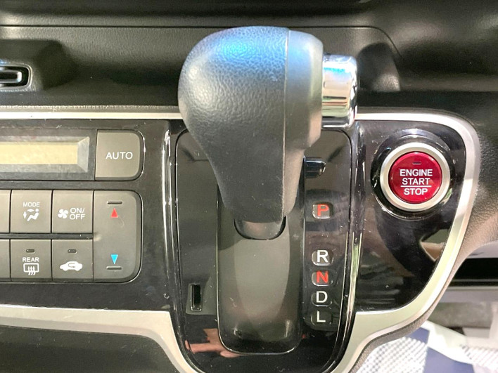 2016 Honda N-BOX CUSTOM DBA-JF1 (UW-69f0215d15d62)[15]