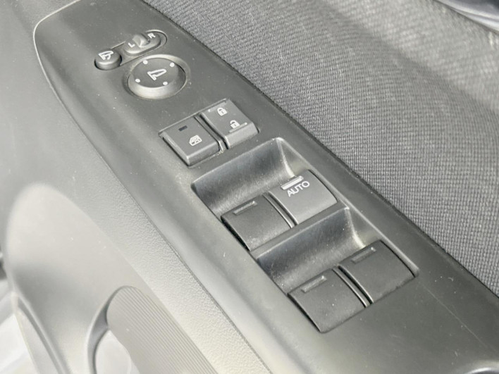 2016 Honda N-BOX CUSTOM DBA-JF1 (UW-69f0215da0d2b)[23]