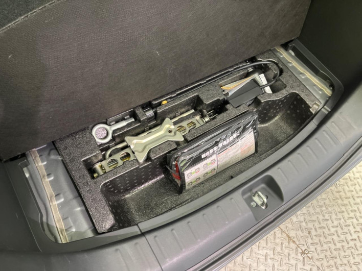 2013 Honda N-BOX CUSTOM DBA-JF1 (UW-69f0215f697cb)[18]