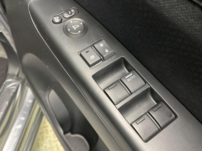 2013 Honda N-BOX CUSTOM DBA-JF1 (UW-69f0215f697cb)[23]