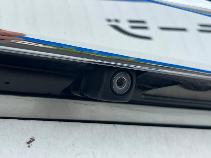 2018 Honda N-BOX CUSTOM DBA-JF3 (UW-69f0216059440)[11]