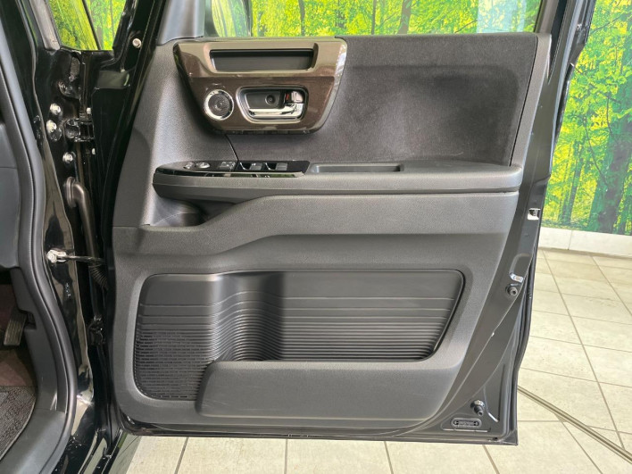 2019 Honda N-BOX CUSTOM DBA-JF3 (UW-69f0216183df5)[27]