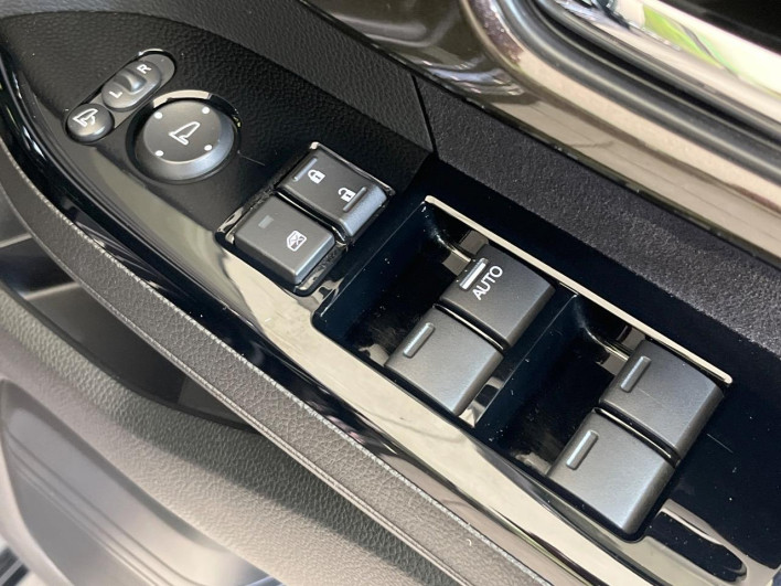 2019 Honda N-BOX CUSTOM DBA-JF3 (UW-69f0216183df5)[28]