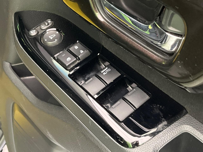 2020 Honda N-BOX CUSTOM 6BA-JF3 (UW-69f02161f3370)[29]