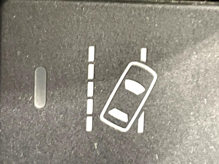 2018 Honda N-BOX CUSTOM DBA-JF3 (UW-69f02163dab38)[13]