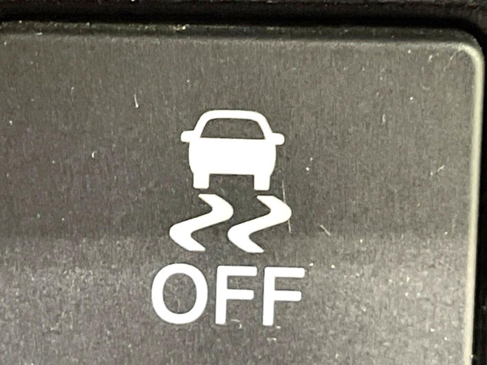 2018 Honda N-BOX CUSTOM DBA-JF3 (UW-69f02163dab38)[12]