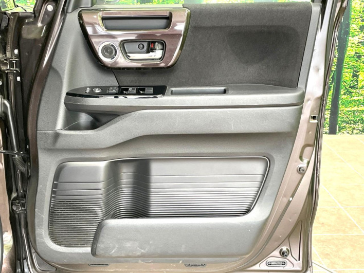 2018 Honda N-BOX CUSTOM DBA-JF3 (UW-69f02163dab38)[8]