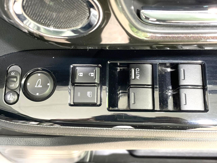 2018 Honda N-BOX CUSTOM DBA-JF3 (UW-69f02163dab38)[9]