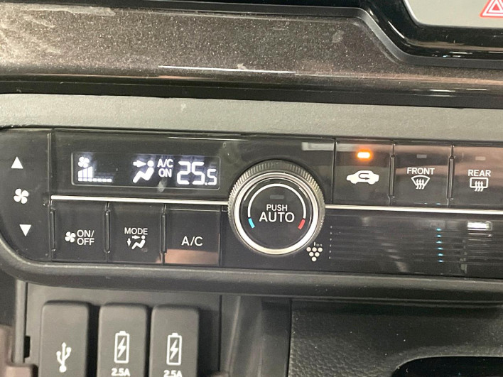 2018 Honda N-BOX CUSTOM DBA-JF3 (UW-69f02163dab38)[24]