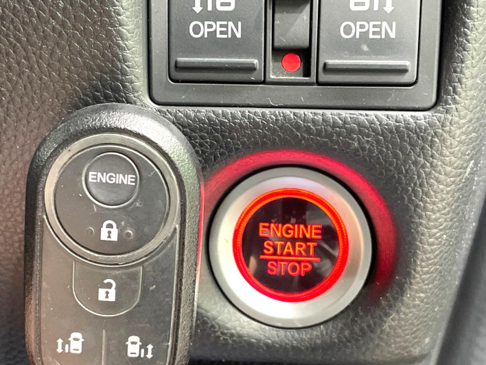 2018 Honda N-BOX CUSTOM DBA-JF3 (UW-69f02163dab38)[11]