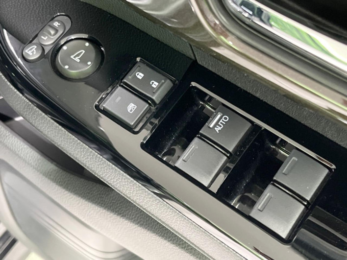 2020 Honda N-BOX CUSTOM 6BA-JF3 (UW-69f0216489f51)[17]