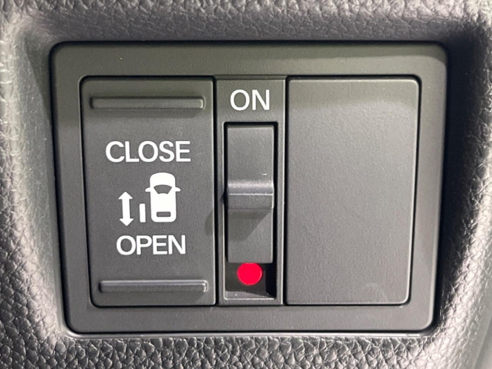 2017 Honda N-BOX CUSTOM DBA-JF4 (UW-69f0216ca6855)[17]