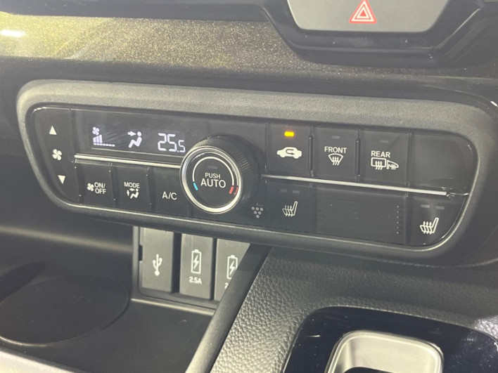 2017 Honda N-BOX CUSTOM DBA-JF4 (UW-69f0216ca6855)[14]