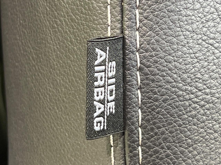 2017 Honda N-BOX CUSTOM DBA-JF4 (UW-69f0216ca6855)[23]