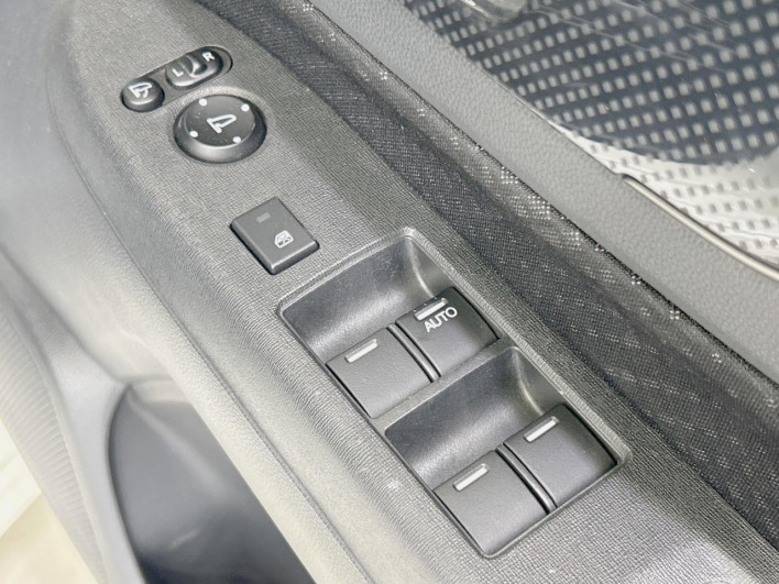 2016 Honda N-WGN Custom DBA-JH1 (UW-69f0217319c91)[23]