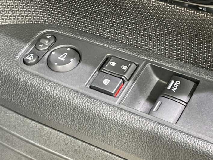 2018 Honda N-VAN Style HBD-JJ1 (UW-69f021756da16)[19]