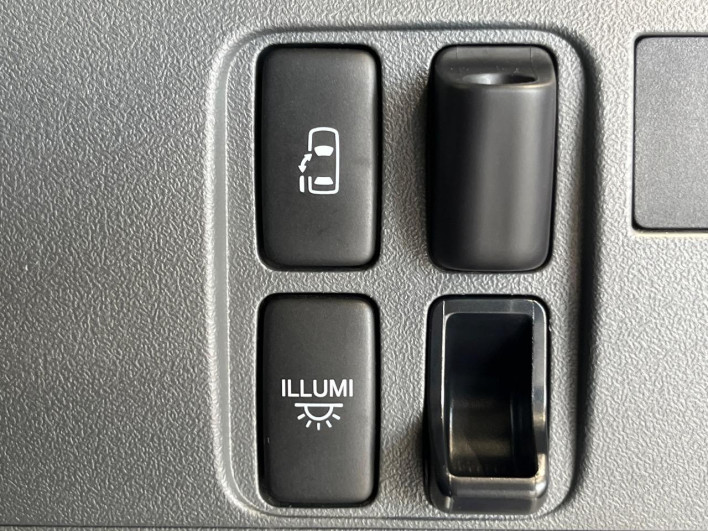 2010 Daihatsu Tanto CBA-L385S (UW-69f02181607f2)[18]