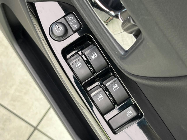 2015 Daihatsu Cast DBA-LA250S (UW-69f02184b79b1)[6]