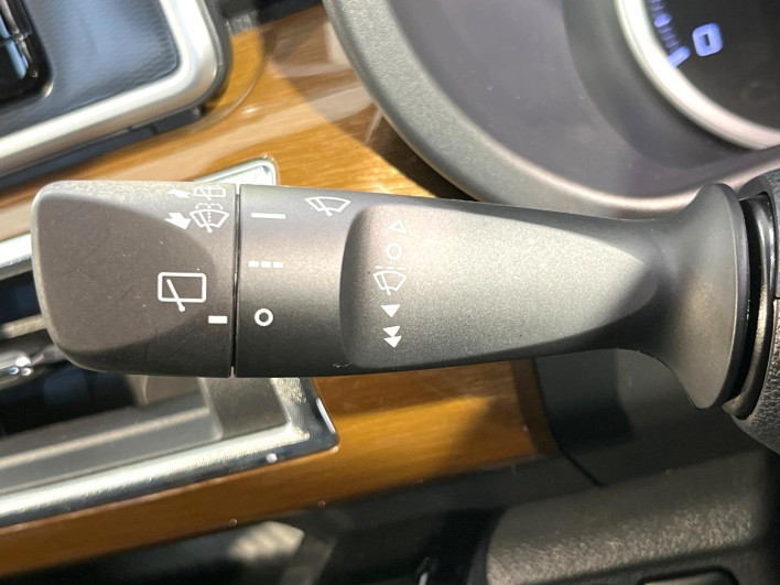 2020 Daihatsu Cast 5BA-LA250S (UW-69f02188e9087)[25]