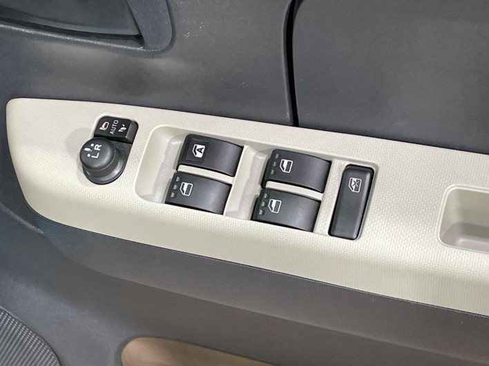 2018 Daihatsu Mira Tocot DBA-LA550S (UW-69f0218da8ffe)[21]